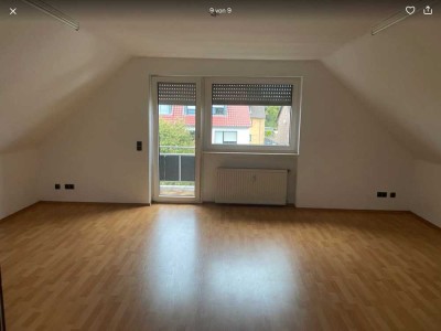 Geschmackvolle, vollständig renovierte 2-Raum-DG-Wohnung mit Balkon in Köln - Godorf