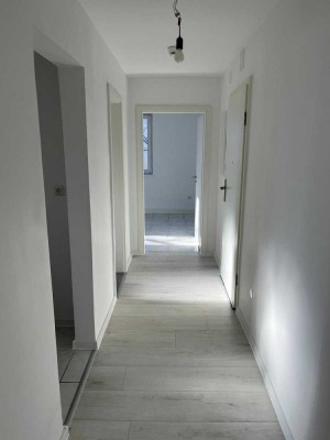 Frisch renovierte, helle 3 Zimmer Wohnung in Augsburg Lechhausen