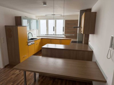 Großzügige 8-Zimmer-Wohnung mit Balkon in Krumbach (Schwaben)