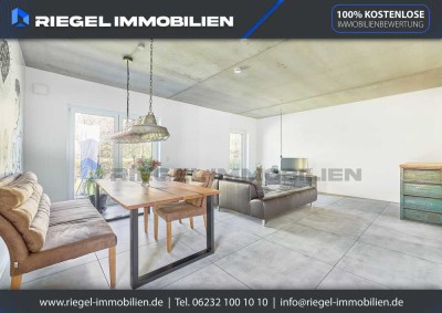 Sie hier? Wir auch! Baujahr 2018, Modernes Einfamilienhaus in sehr begehrter Feldrandlage