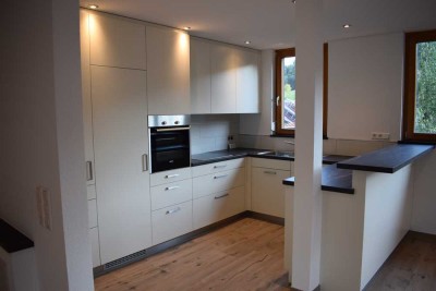 Neuwertige 4,5-Zimmer-Wohnung mit Balkon und EBK in Eggingen