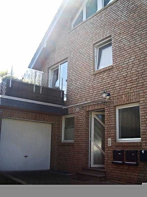 Moderne, komfortable Maisonette-Wohnung mit Dachterrasse, Garten und Garage
