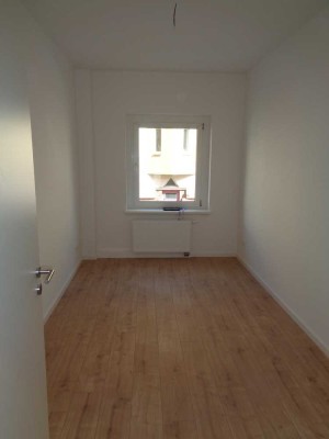 zwei Zimmer Wohnung mit Balkon u. EBK in Lindenau