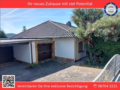 Großes freistehendes Einfamilienhaus mit Garten und Garage