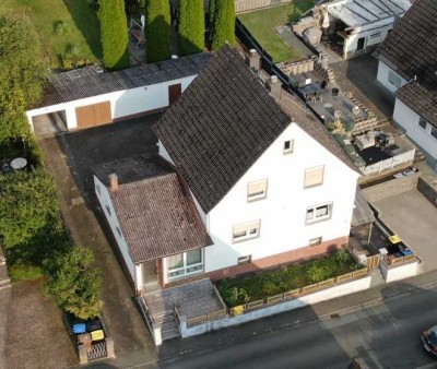 Idyllisch und naturnah - Ein-Zweifamilienhaus in Niederquembach