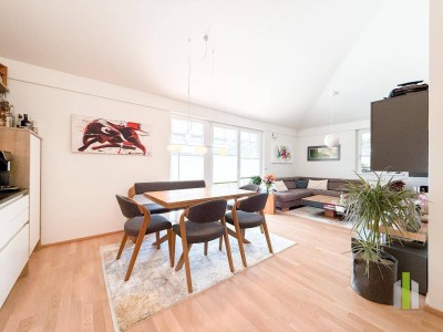 Traumhafte 4 Zimmer DG Wohnung mit großem Balkon in TOP LAGE!
