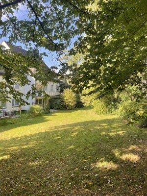 Ein Rückzugsort im Grünen – stilvolle 1,5-Raum-Wohnung mit großem Balkon am Essener Siepental