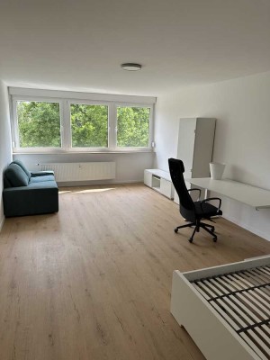 Exklusive 1-Zimmer-Wohnung mit gehobener Innenausstattung mit Balkon und Einbauküche in Erlangen