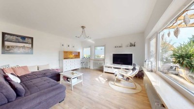 Helle 4,5 Zi. Wohnung mit Balkon, neuwertiger Küche und Aussenstellplatz in zentraler Lage