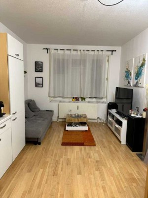 Geschmackvolle, vollständig renovierte 1,5-Raum-Wohnung mit Balkon und Einbauküche in Bad Tölz