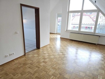 „Exklusive 3-Zimmer-DG-Wohnung in ruhiger Lage mit Einbauküche und Tiefgaragenstellplatz“