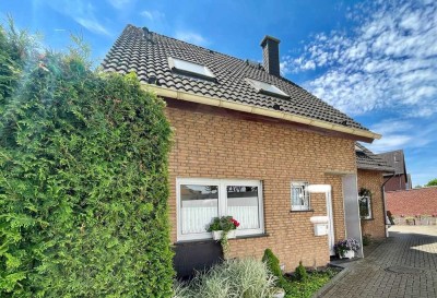 Charmantes Wohnhaus in Moers mit schönem Grundstück & 3 Garagen