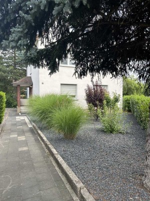 TOP-renovierte Sonnenwohnung mit Loggia in ruhiger grüner Lage - Rheinnähe in Porz Ensen