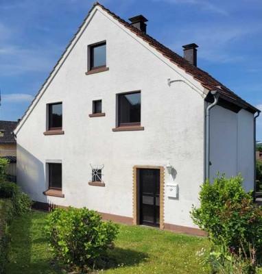 Ein- bis Zweifamilienhaus mit viel Platz und Gestaltungsmöglichkeiten