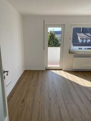 Modernisierte 2-Zimmer-Wohnung mit Balkon und Einbauküche in Rutesheim