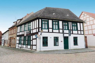 Leerstehendes Mehrfamilienhaus im historischen Stadtzentrum der Hansestadt Havelberg