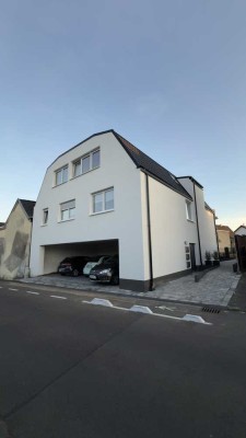 Stillvolle 3-Zimmer-Maisonette-Wohnung mit Garten in Erftstadt- Bliesheim