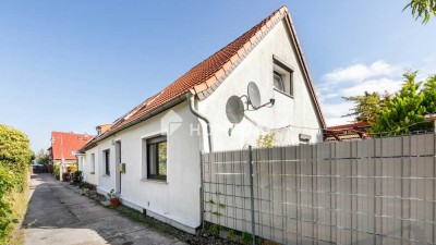 Gepflegtes Einfamilienhaus mit 4 Zimmern, Terrasse, Innenhof und Nebengebäude – ideal für Familien