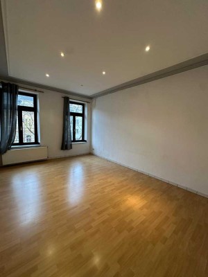 Wunderschöne 2-Zimmer-Altbauwohnung in zentraler Lage