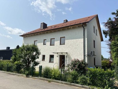 Stilvoll sanierte Dachgeschosswohnung in kleinem 3-Familienhaus in Mühldorf - Modern & klimatisiert