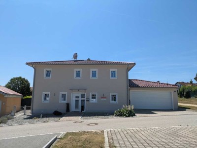 Geräumiges, preiswertes 6-Zimmer-Einfamilienhaus mit geh. Innenausstattung und EBK