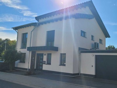 Wohnglück im Grünen - Neuwertiges energieeffizientes Einfamilienhaus für die ganze Familie