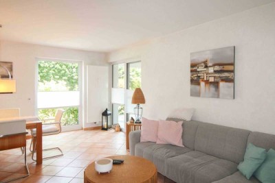 Möblierte, hochwertig sanierte Erdgeschosswohnung mit kleiner Gartenoase