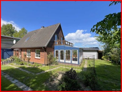 "Einziehen und den Blick zur Flensburger Förde genießen" -
Einfamilienhaus mit Gartenoase in Steinb