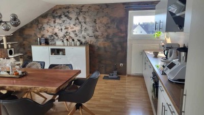 Geräumige 4-Zimmer Dachgeschosswohnung in Küps mit Garage