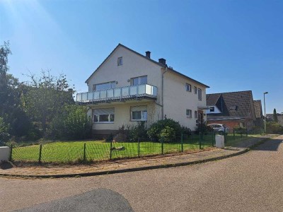 Odenthal-Blecher! Zweifamilienhaus mit Ausbaureserve für eine Dachgeschosswohnung