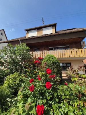 Helle, großzügige 5-Zimmer-Dachgeschosswohnung mit EBK, Balkon - ab sofort frei