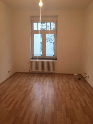 WG-geeignete 3-Zimmer Wohnung mit Balkon und EBK