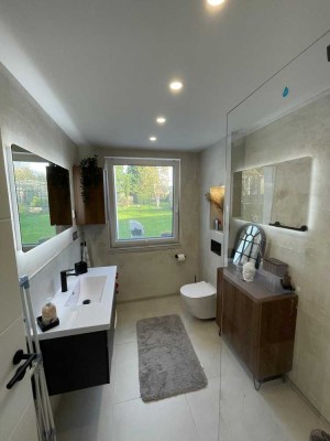 Moderne 4 Zimmer Wohnung mit Balkon und Gartenmitbenutzung