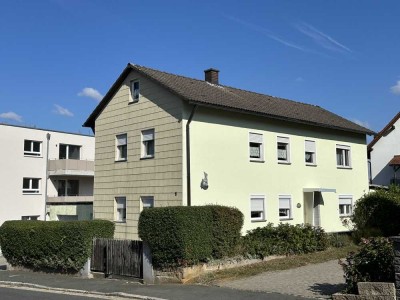 Ein- bis Zweifamilienhaus mit kleinem Garten + Doppelgarage + Nebengebäuden!