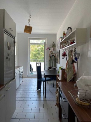 Attraktive 3-Zimmer-Wohnung mit Balkon und Einbauküche in Erfurt