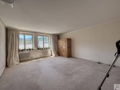 Selbstnutzer aufgepasst! Helle 3-Zimmer-Wohnung mit Weitblick und Altbauflair in zentraler Lage