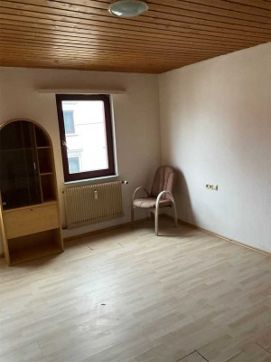 Zimmer in großer Wohnung zu vermieten in Pfullingen Ortsmitte