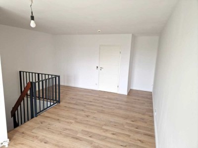 Maisonette-Wohnung mit Balkon in Westausrichtung und Weitblick ins Grüne!