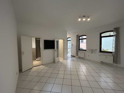 Sanierte 1-Zimmer Wohnung im 1. OG (links) in Frankfurt Ostend