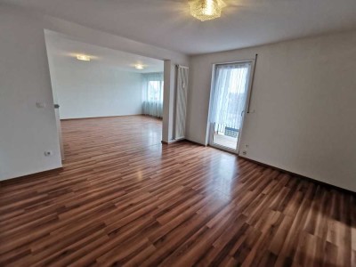 Ramstein-Miesenbach - 4 ZKB, Einbauküche, 2 Balkone, Stellplatz, Tageslichtbad, Gartennutzung