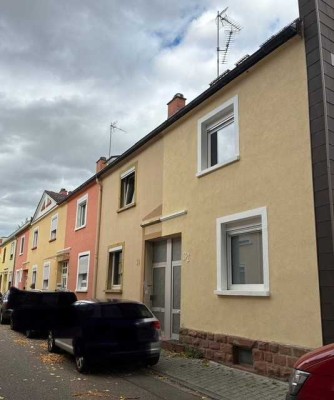 *Sanierungsbedürftiges* Reihenhaus in Plankstadt!