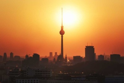 * Modernes Dachgeschoss mit traumhaften Berlin-Blick  *