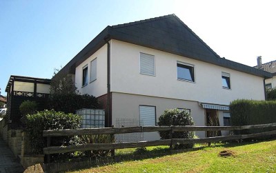 *Großzügiges familienfreundliches Einfamilienhaus mit Doppelgarage und separater Einliegerwohnung*