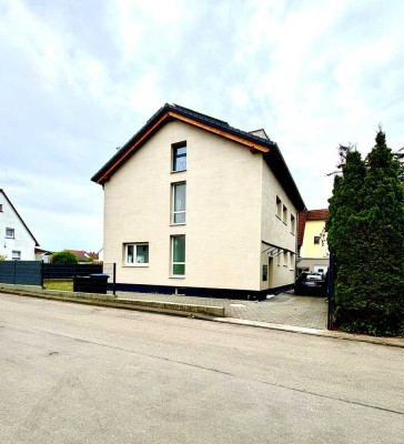 Stilvolle Dachgeschosswohnung mit Luxus-Einbauküche