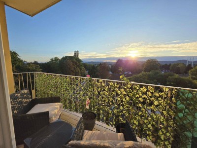 Modernisierte Wohnung mit West-Balkon und Aussicht!