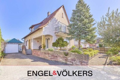 Freistehendes Einfamilienhaus mit großem Garten, Terrasse & vielseitiger Raumaufteilung!