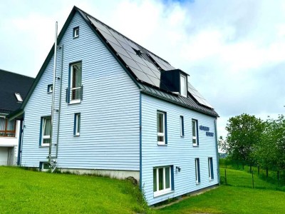 Top Rendite! Modernisiertes Gästehaus mit 7 Zimmern im Thüringer Wald – 42.000 € Mieteinnahmen/Jahr