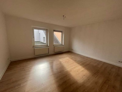 Moderne 2 Zimmer Wohnung mit Tageslicht Badezimmer zu vermieten!