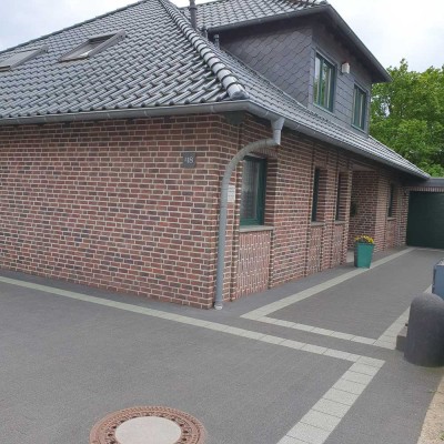Großzügiges Einfamilienhaus in Luxusausstattung mit Gartenidylle in sehr ruhiger Lage