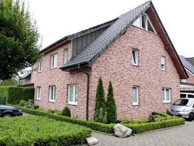 Große Wohnung mit ausgebauten Spitzboden & Dachterrasse in schöner Lage